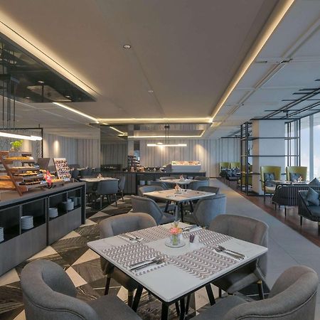 Movenpick Surabaya City Экстерьер фото