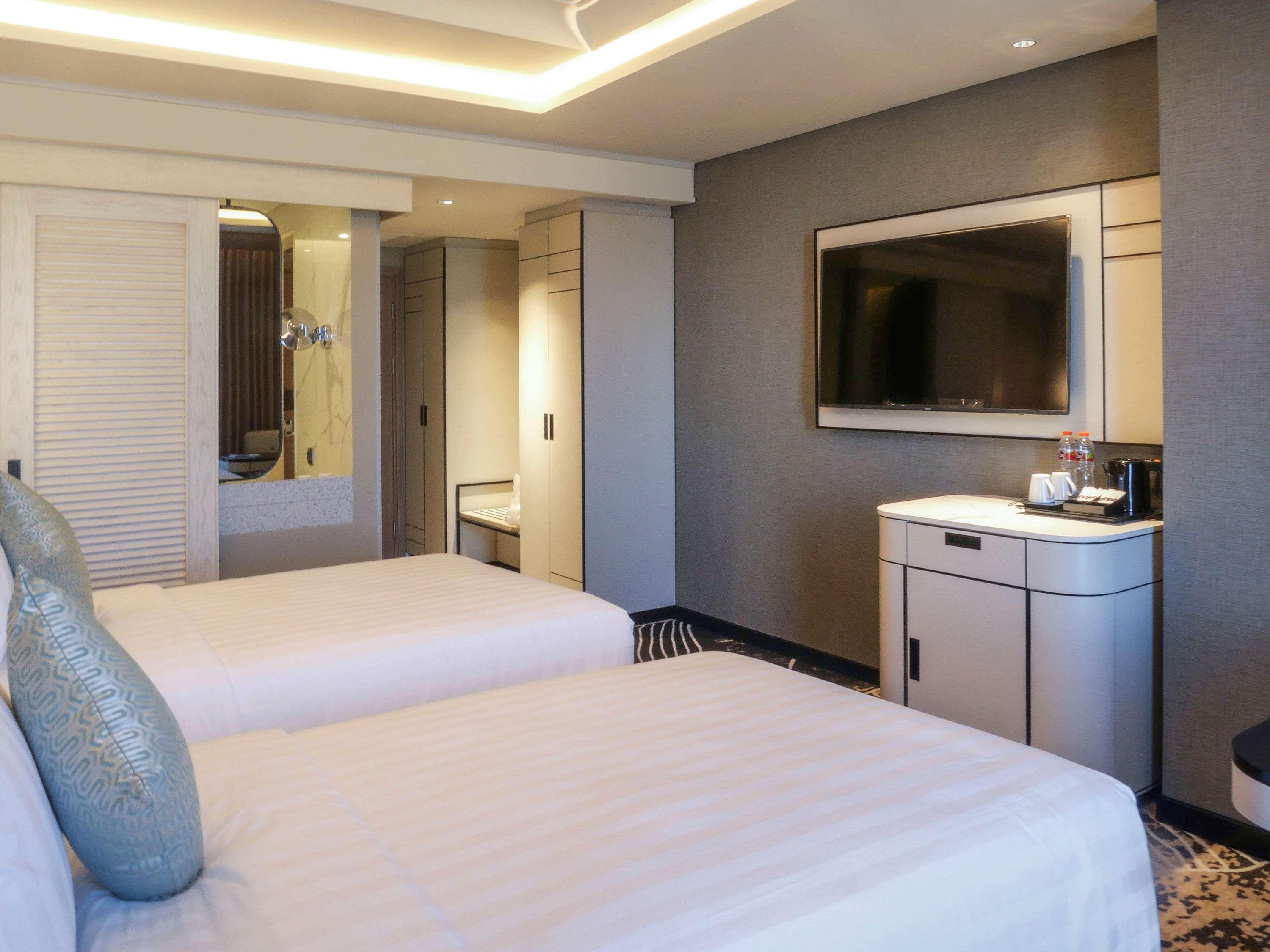 Movenpick Surabaya City Номер фото