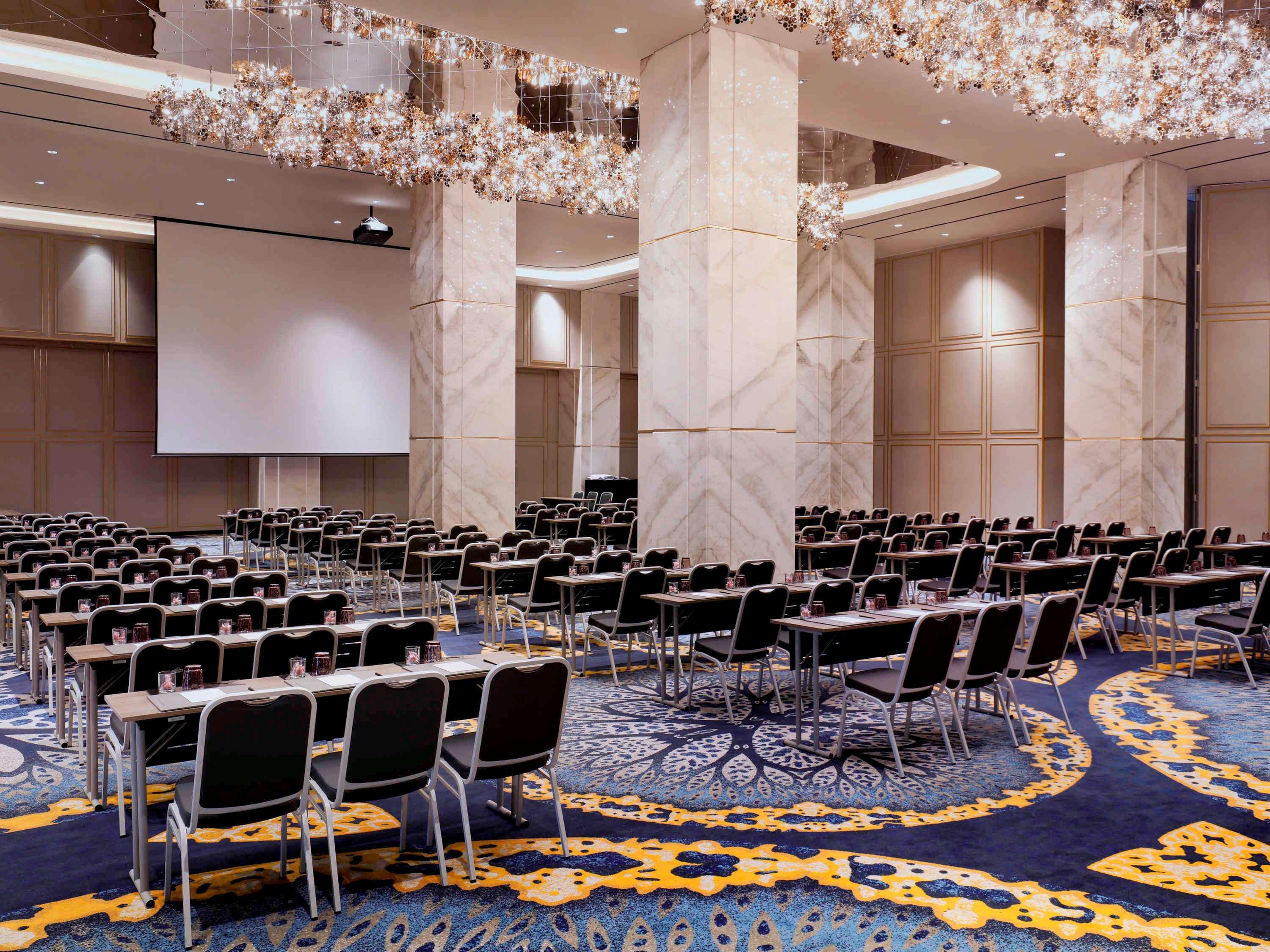 Movenpick Surabaya City Экстерьер фото