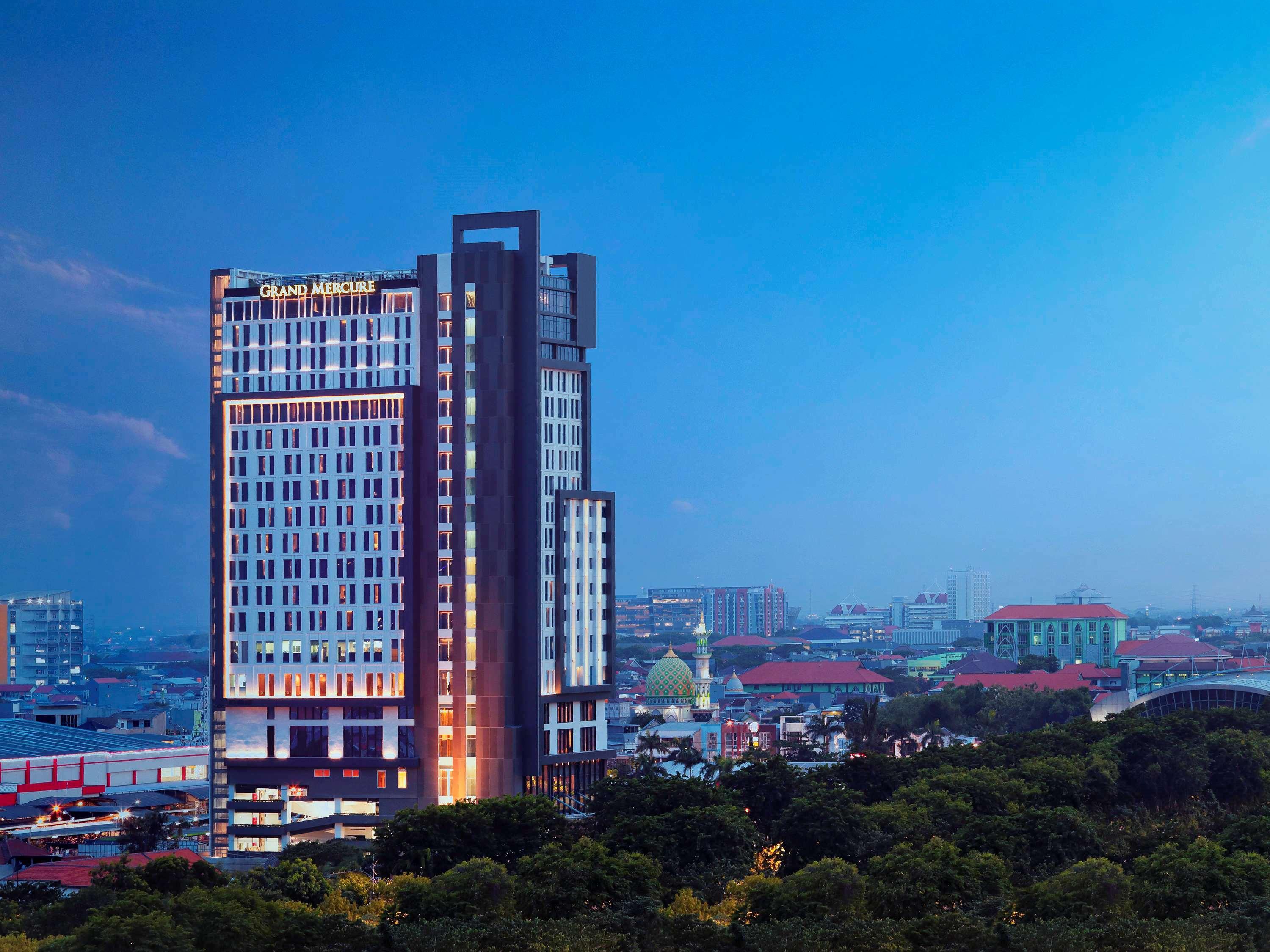Movenpick Surabaya City Экстерьер фото