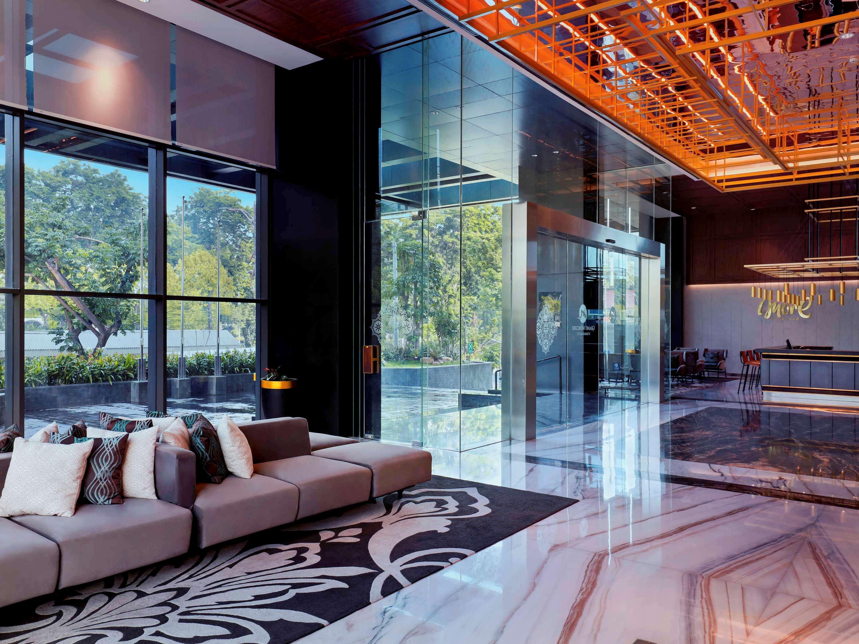 Movenpick Surabaya City Экстерьер фото