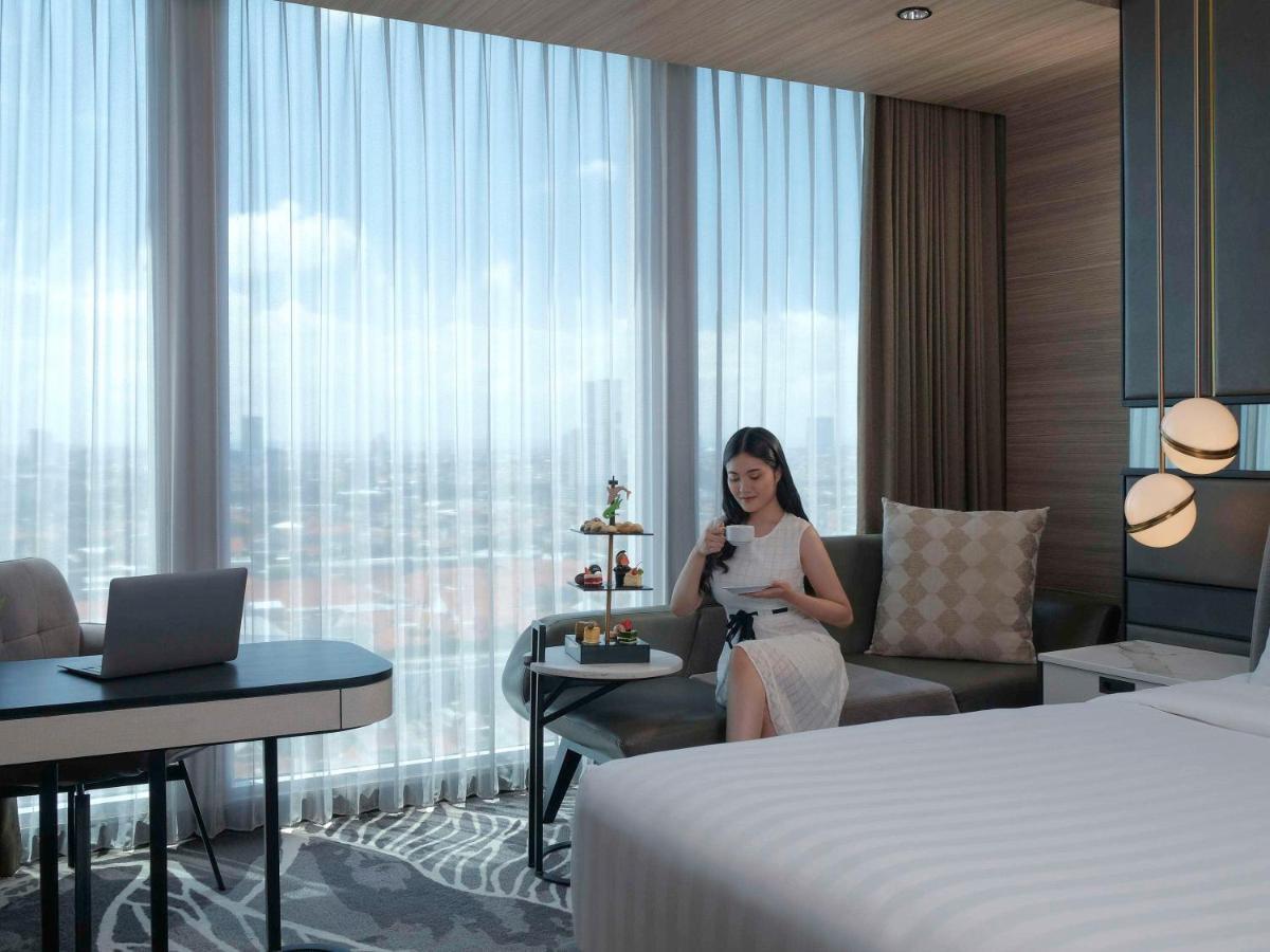 Movenpick Surabaya City Экстерьер фото