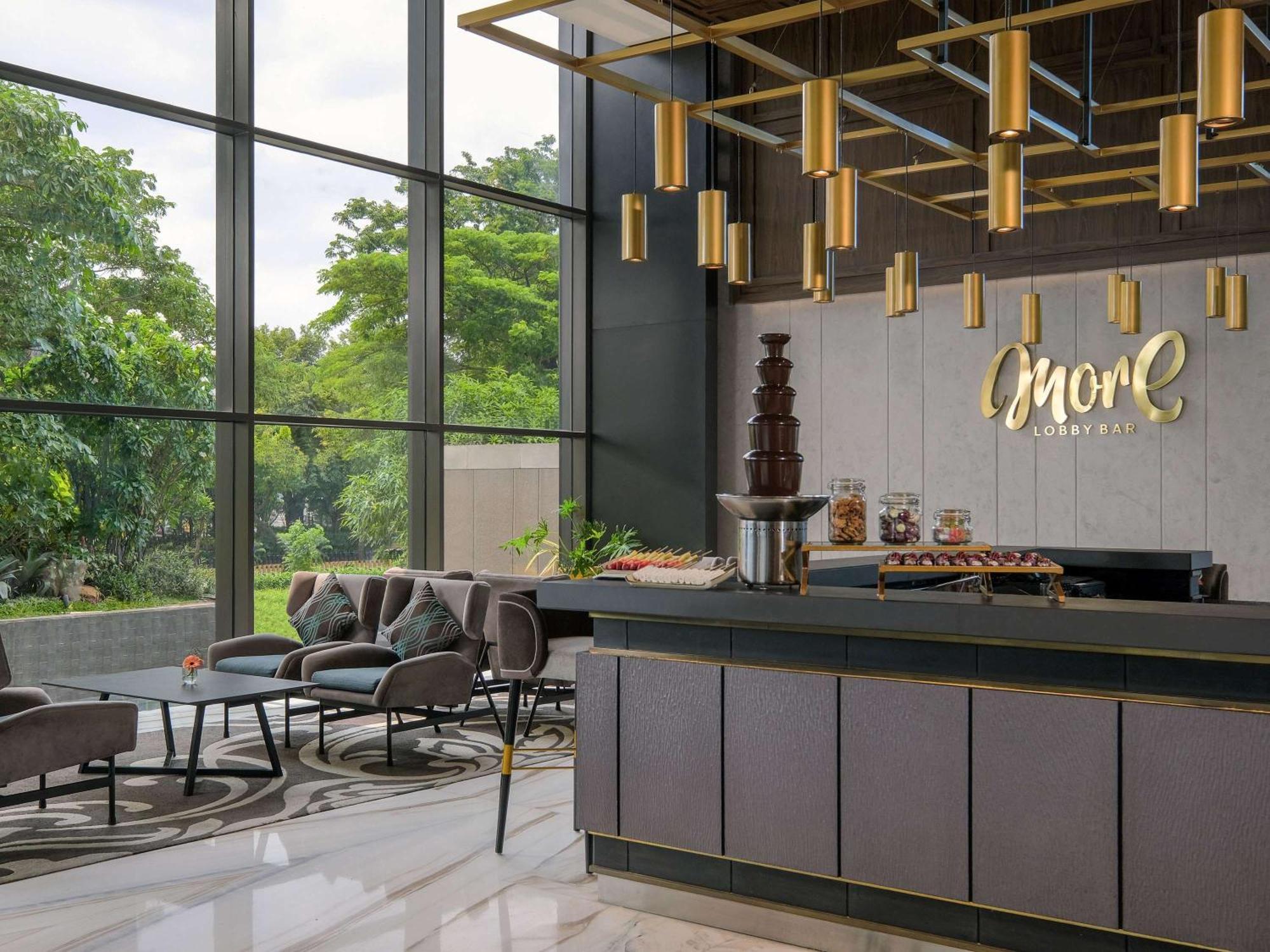 Movenpick Surabaya City Экстерьер фото