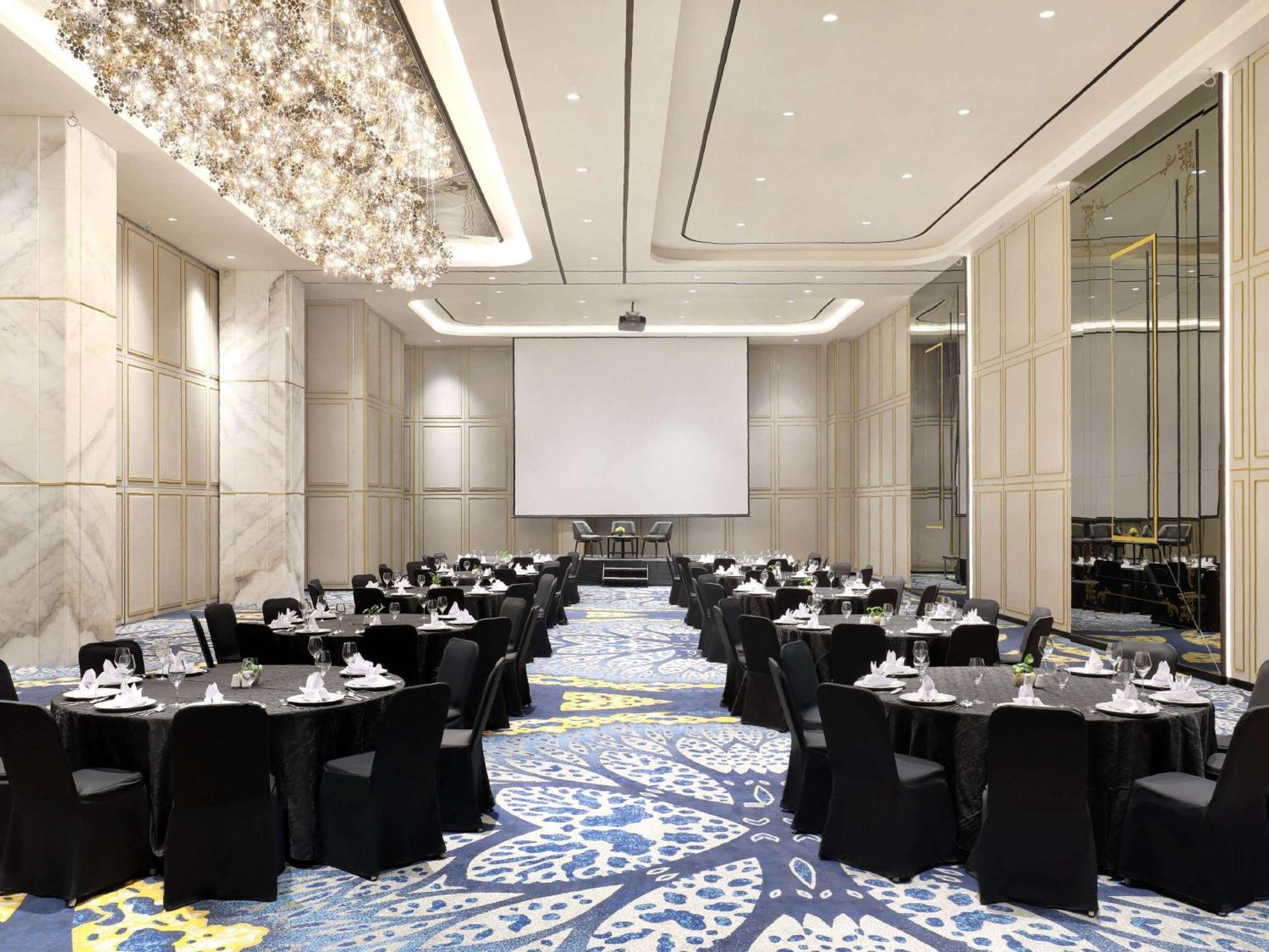 Movenpick Surabaya City Экстерьер фото