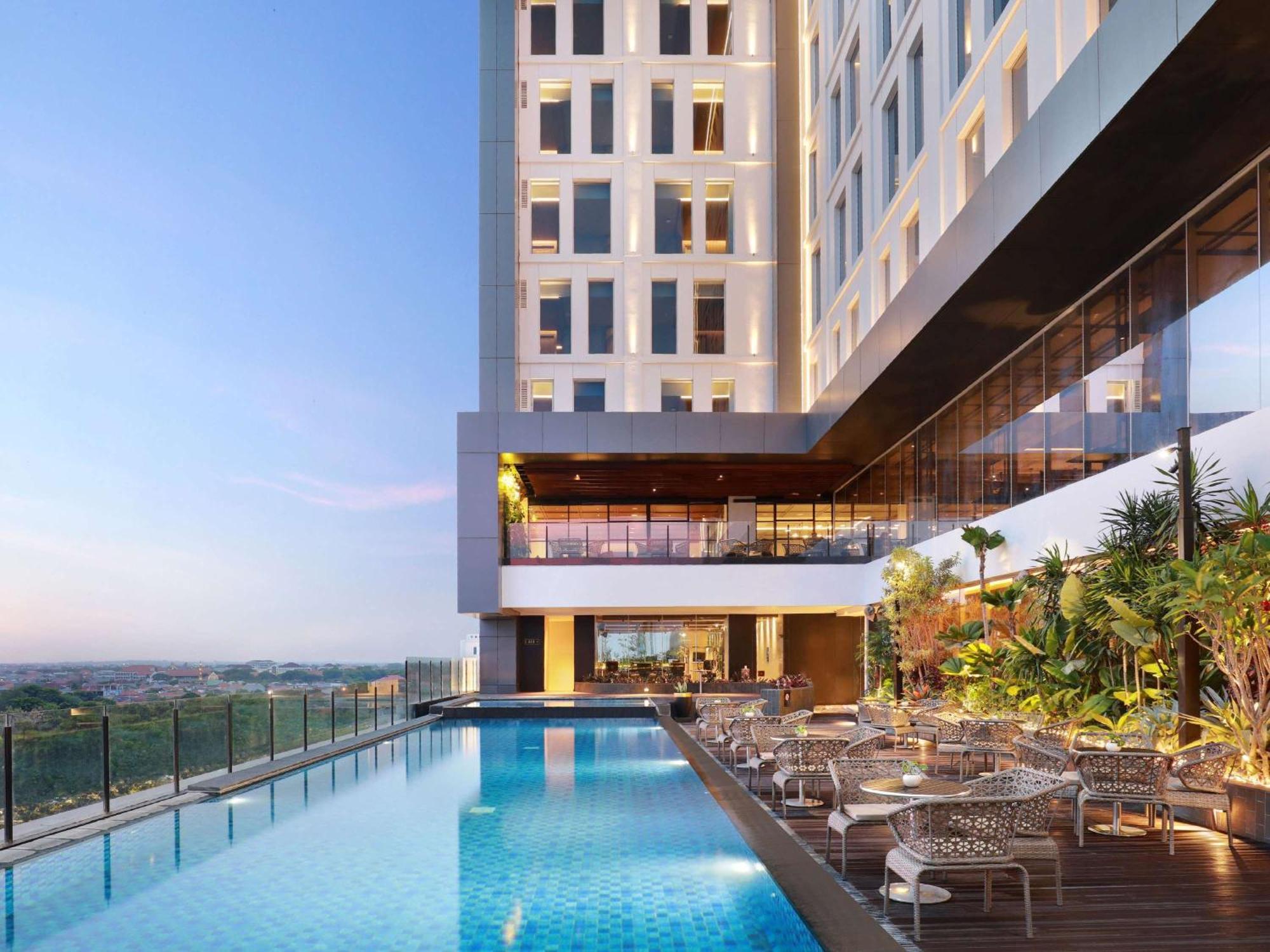 Movenpick Surabaya City Экстерьер фото