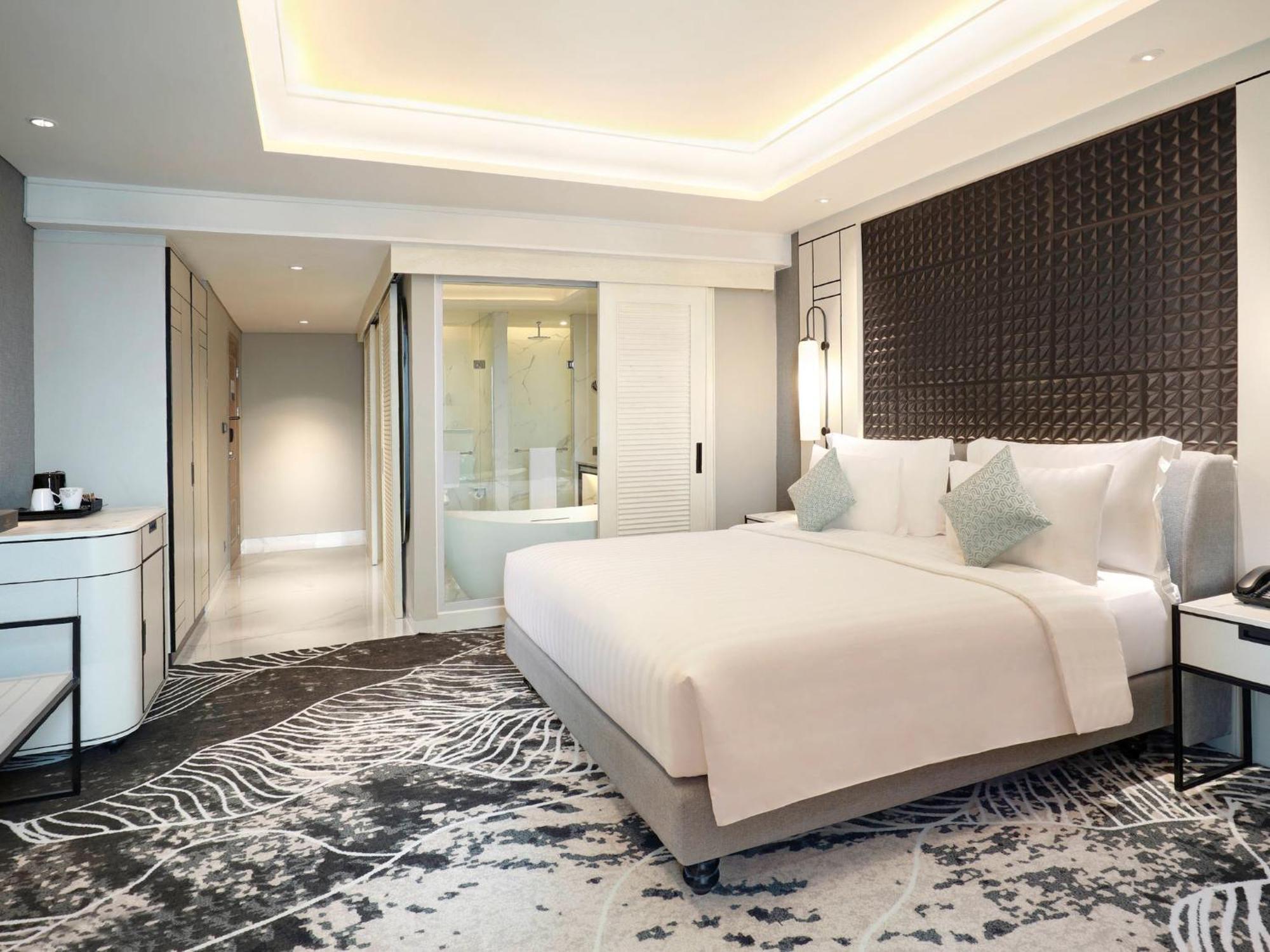 Movenpick Surabaya City Экстерьер фото