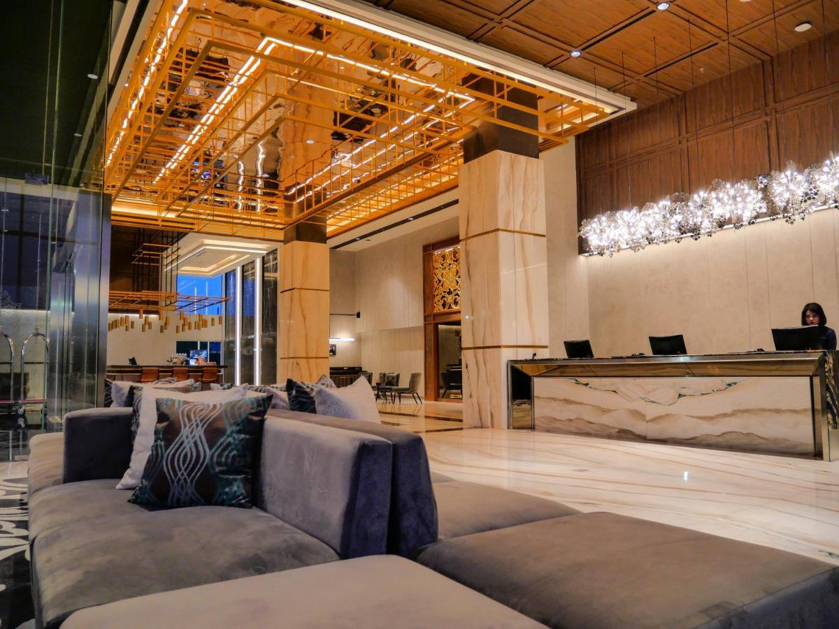Movenpick Surabaya City Экстерьер фото