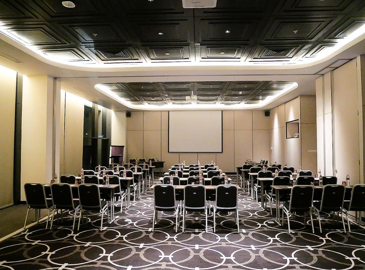 Movenpick Surabaya City Экстерьер фото