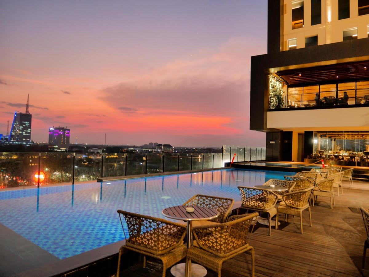 Movenpick Surabaya City Экстерьер фото