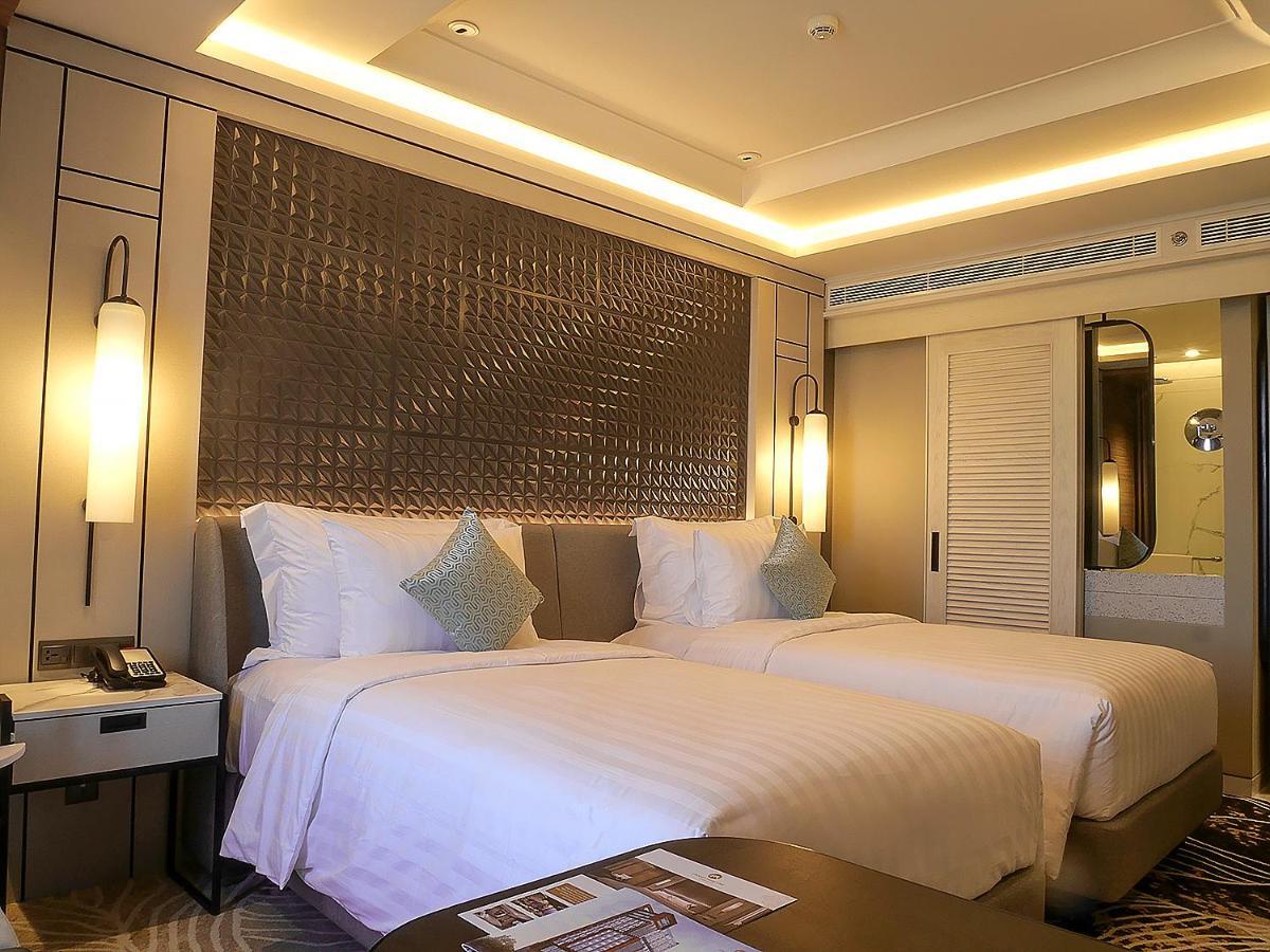 Movenpick Surabaya City Экстерьер фото