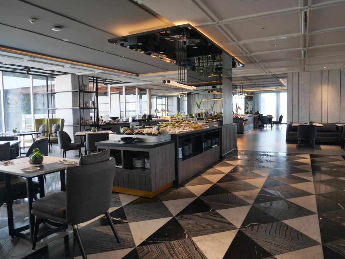 Movenpick Surabaya City Экстерьер фото