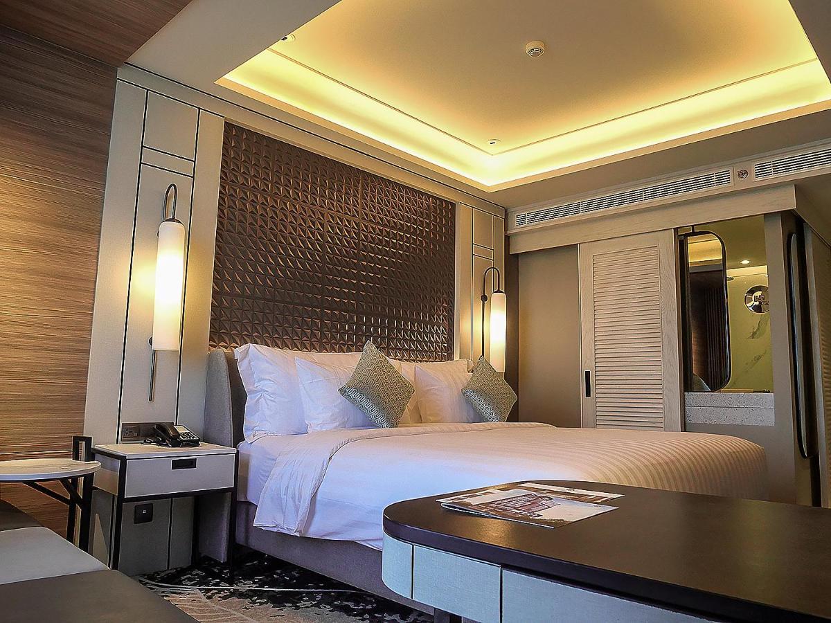 Movenpick Surabaya City Экстерьер фото